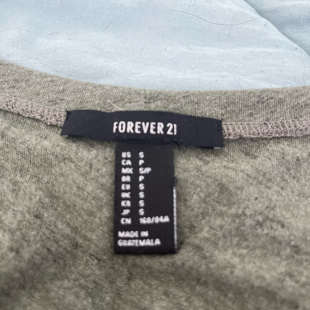 Forever 21 t shirt